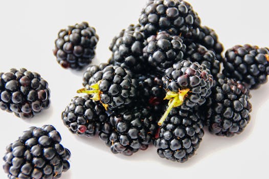 Benefits of consuming blackberries for cardiovascular health and antioxidant protection