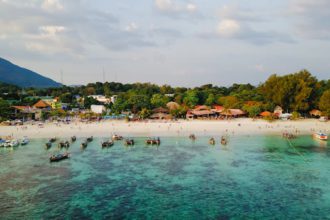 Travel alone and discover yourself, exploring the temples and natural landscapes of Thailand